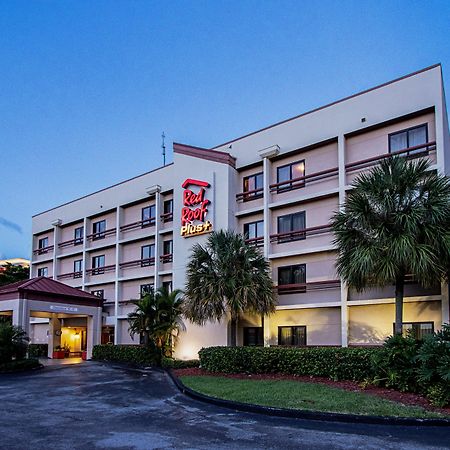 Red Roof Plus Miami Airport Hotel Exterior photo