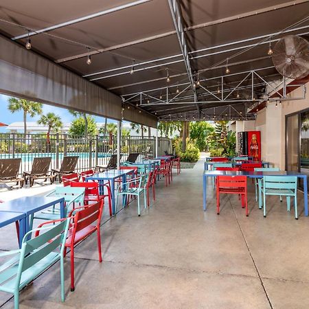 Red Roof Plus Miami Airport Hotel Exterior photo