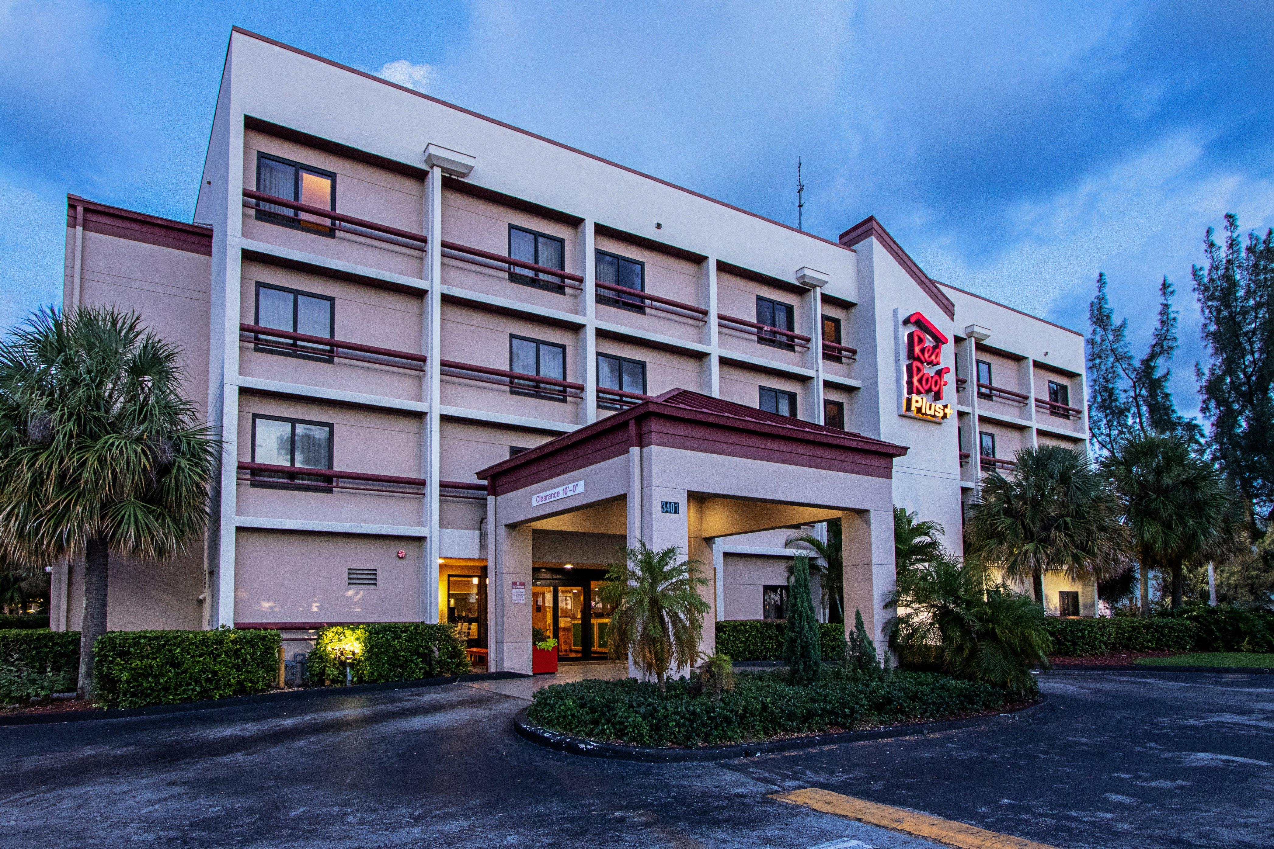 Red Roof Plus Miami Airport Hotel Exterior photo