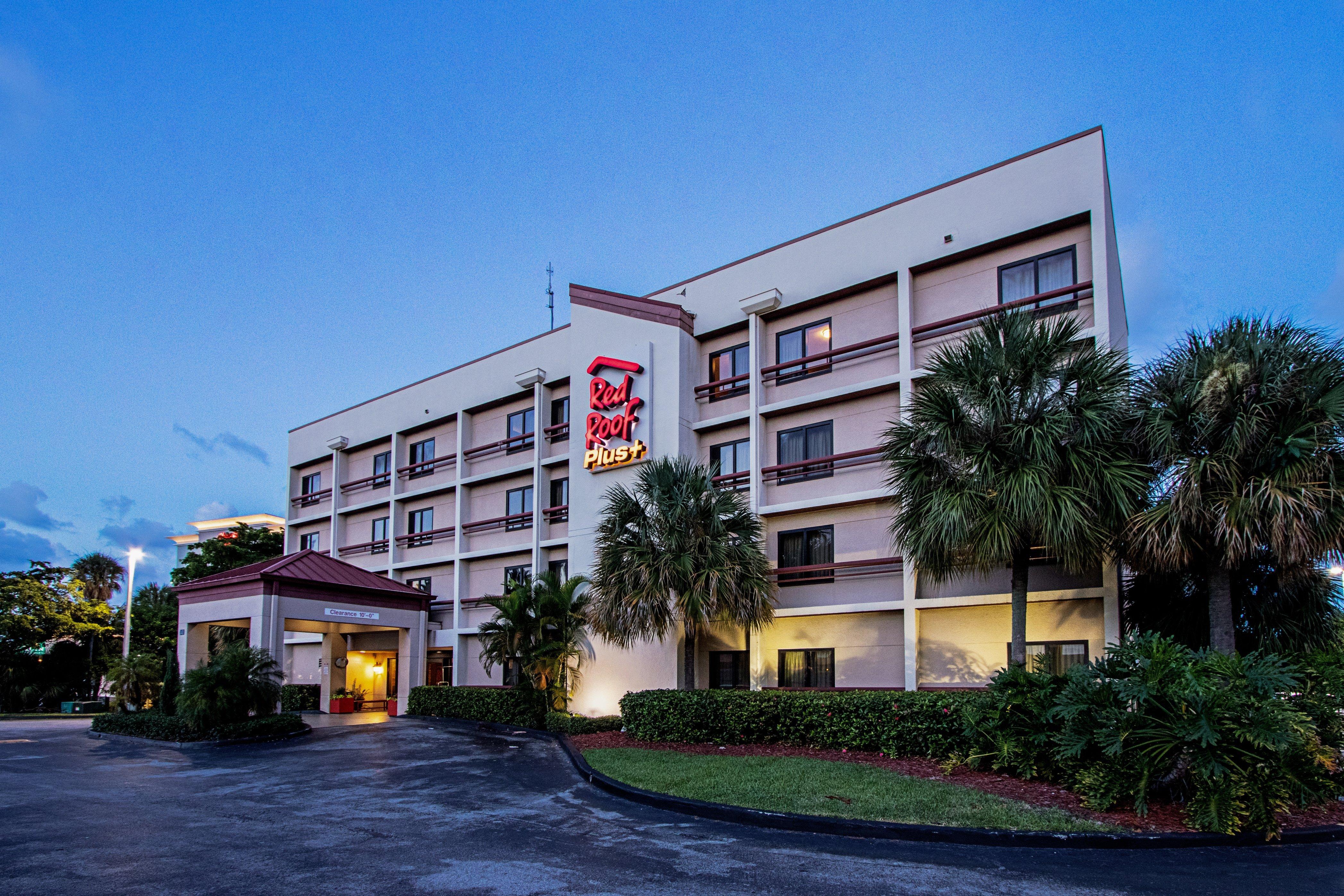 Red Roof Plus Miami Airport Hotel Exterior photo