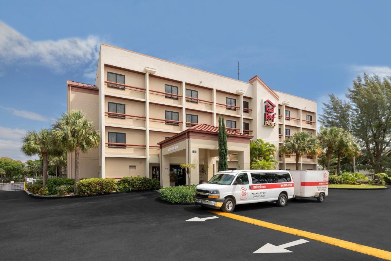 Red Roof Plus Miami Airport Hotel Exterior photo