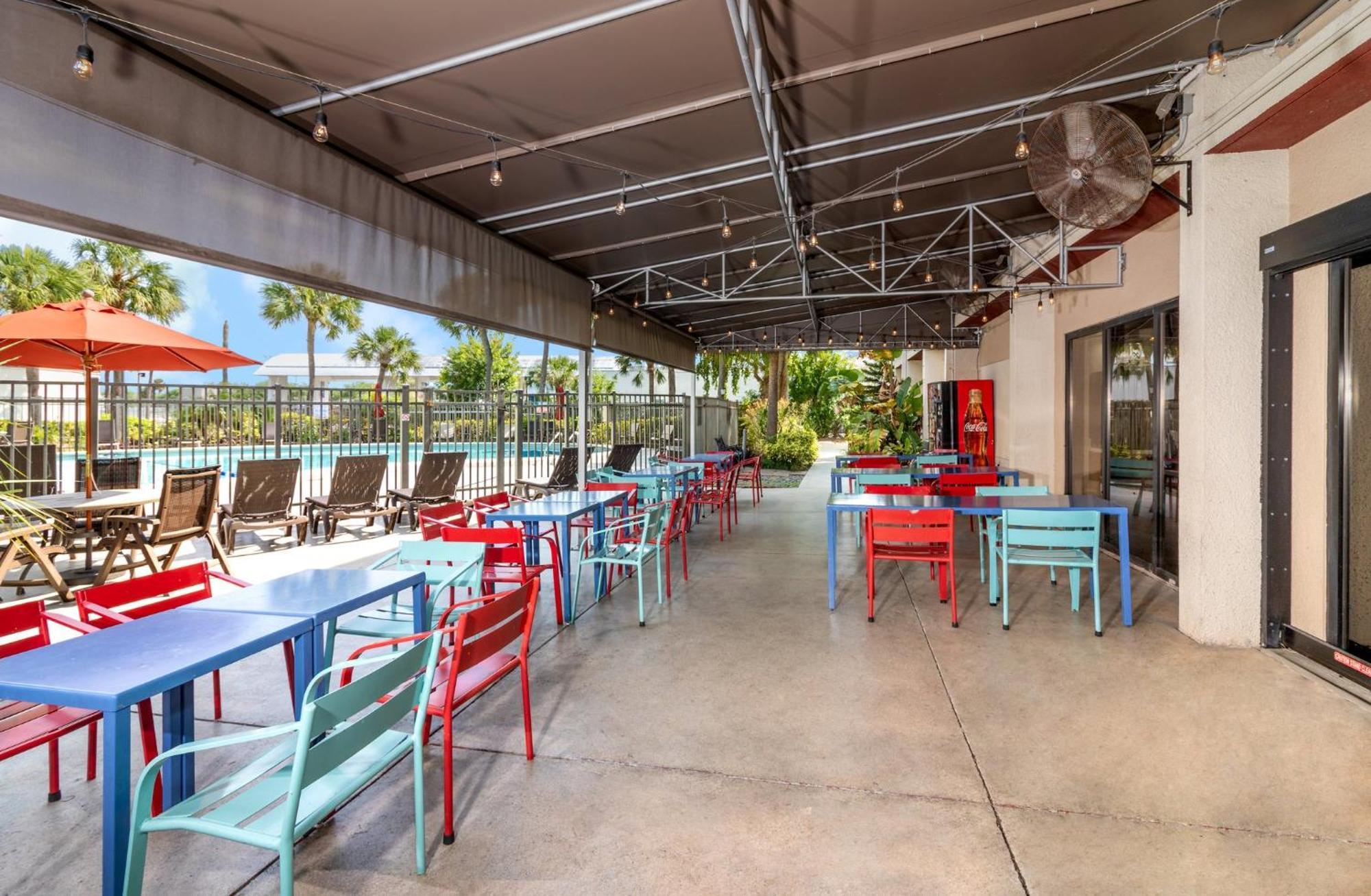 Red Roof Plus Miami Airport Hotel Exterior photo