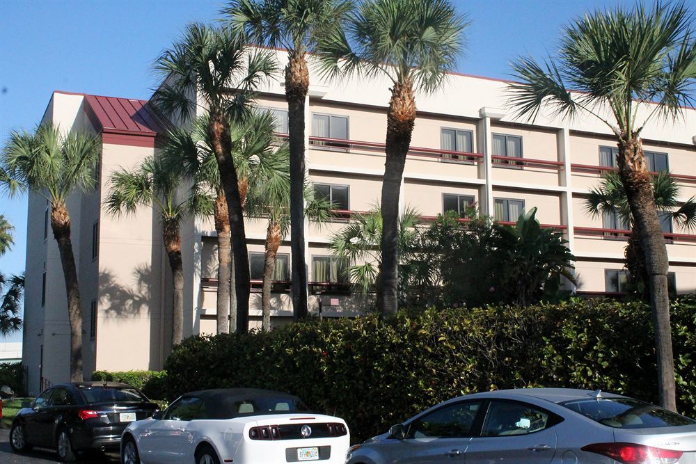 Red Roof Plus Miami Airport Hotel Exterior photo